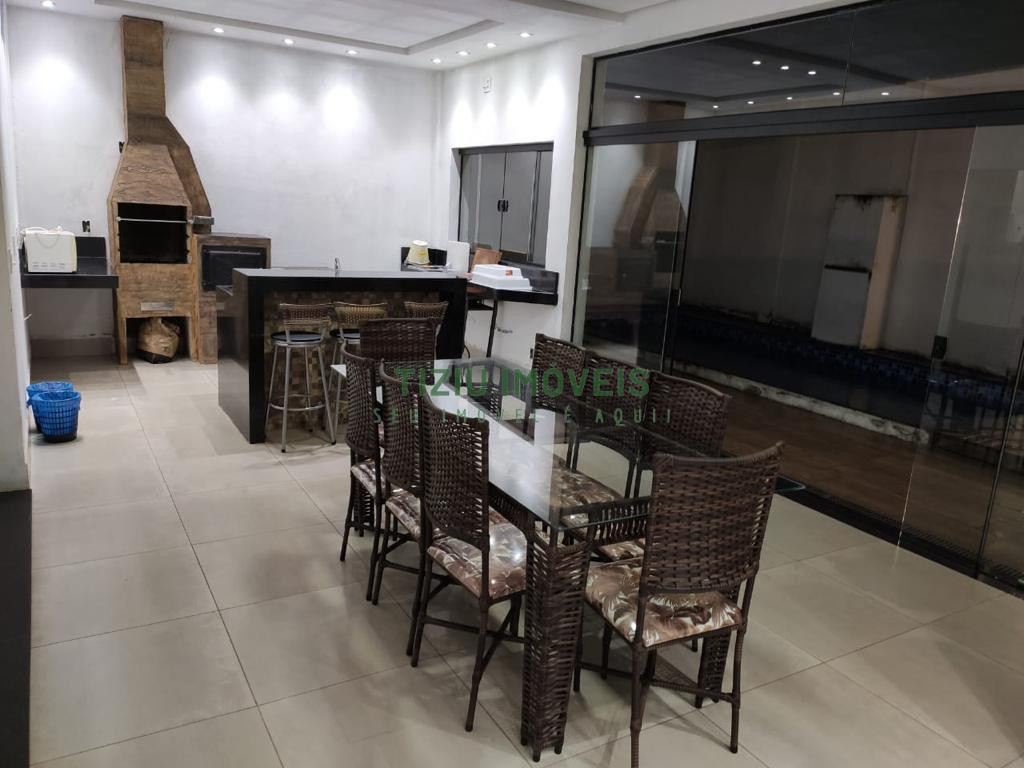 Casa 5 dormitórios em Delfinópolis MG