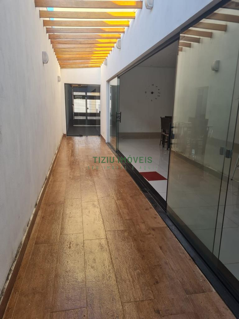 Casa 5 dormitórios em Delfinópolis MG