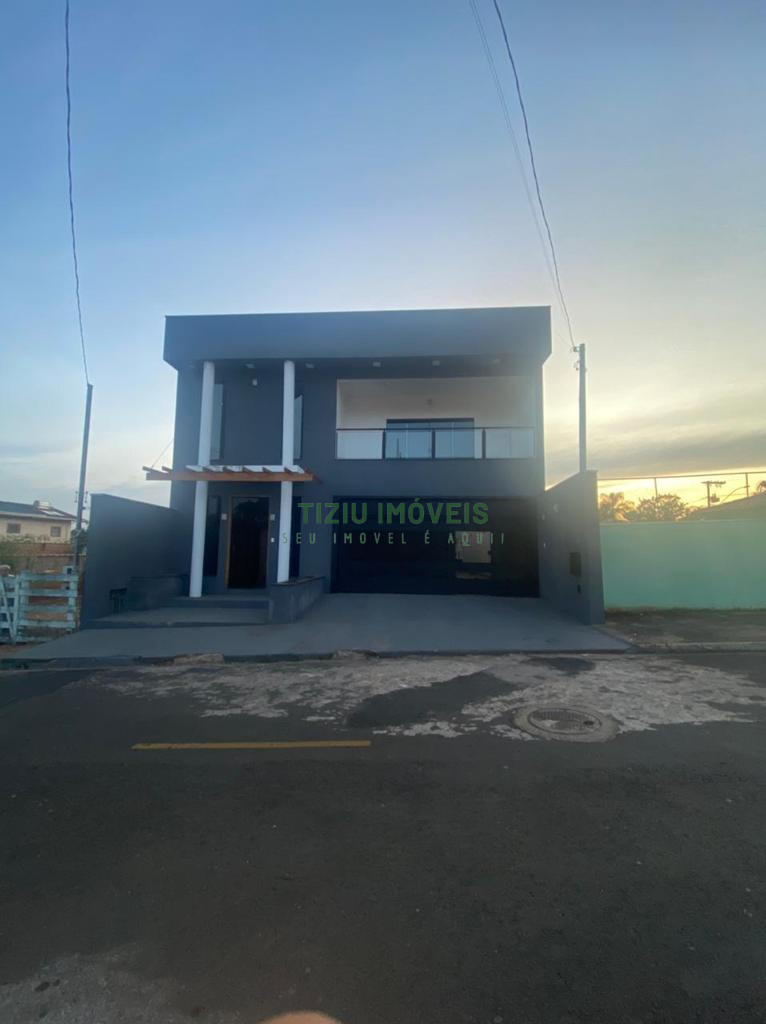 Casa 5 dormitórios em Delfinópolis MG