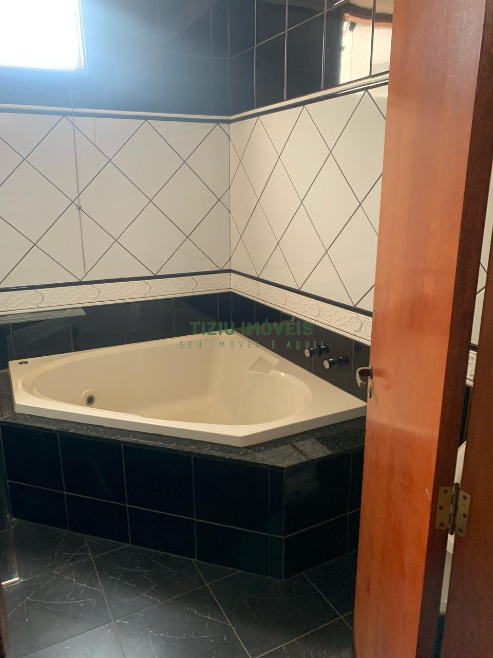 Sobrado com 3 suítes - Bairro Santo Agostinho