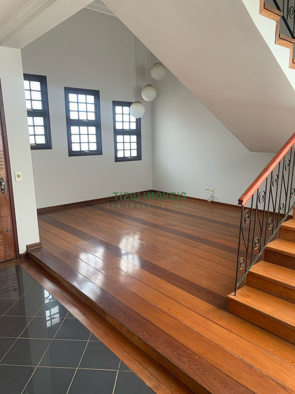 Sobrado com 3 suítes - Bairro Santo Agostinho