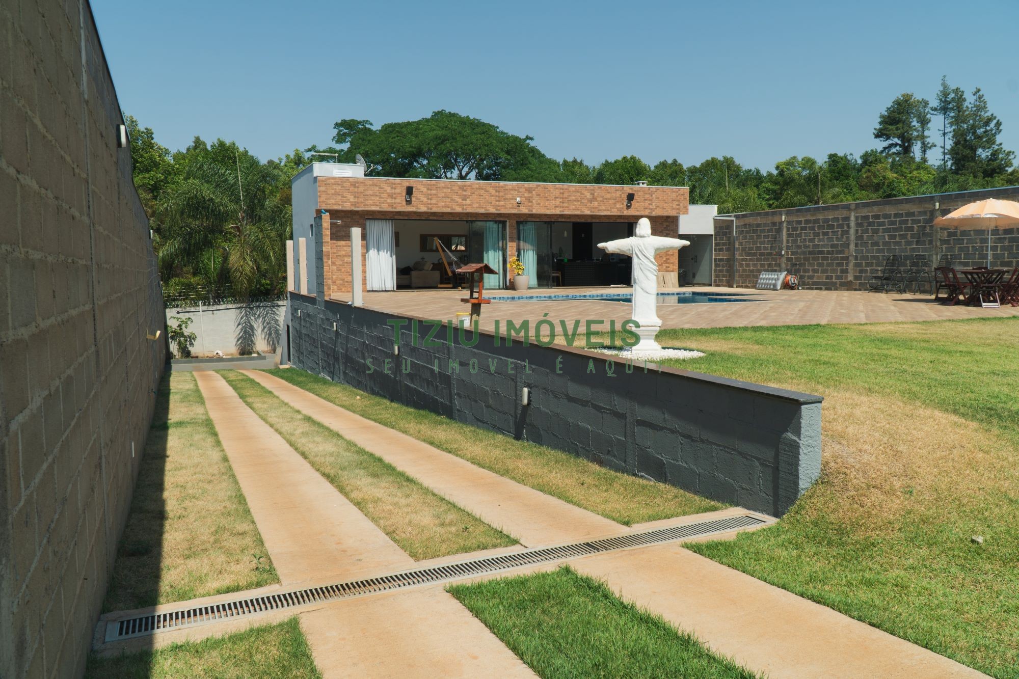 Chácara em condomínio fechado em Patrocínio Paulista - SP